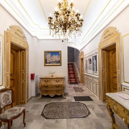 Familial Maison De L'eglise Du Couvent Pensionat *