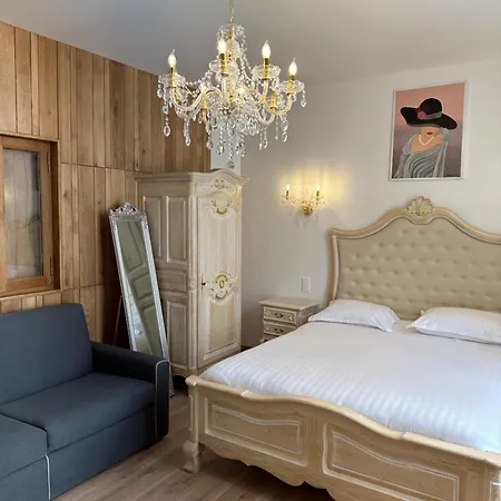 Familial Maison De L'église Du Couvent