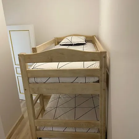 Familial Maison De L'eglise Du Couvent