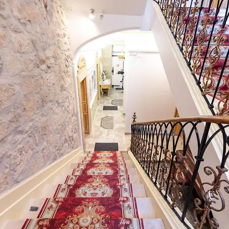 Familial Maison De L'eglise Du Couvent נרבון