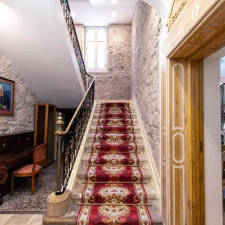Familial Maison De L'eglise Du Couvent Guest house *