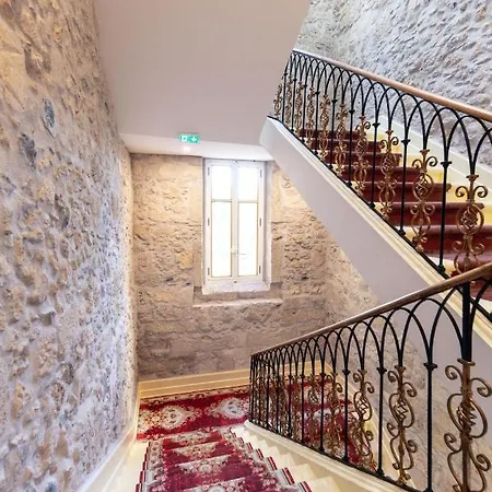 Familial Maison De L'eglise Du Couvent 3*