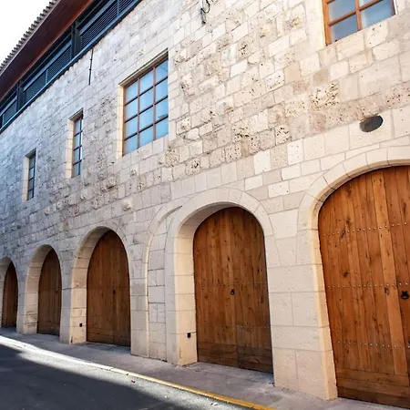 Familial Maison De L'eglise Du Couvent