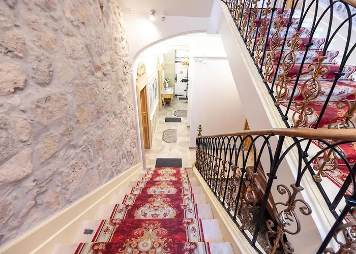 Familial Maison De L'église Du Couvent Narbona