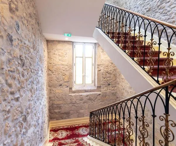 Familial Maison De L'église Du Couvent 3*